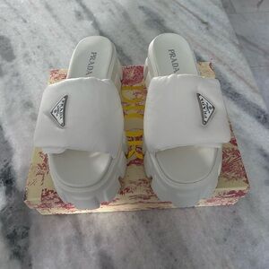 Prad a Soft padded sandals sz 36